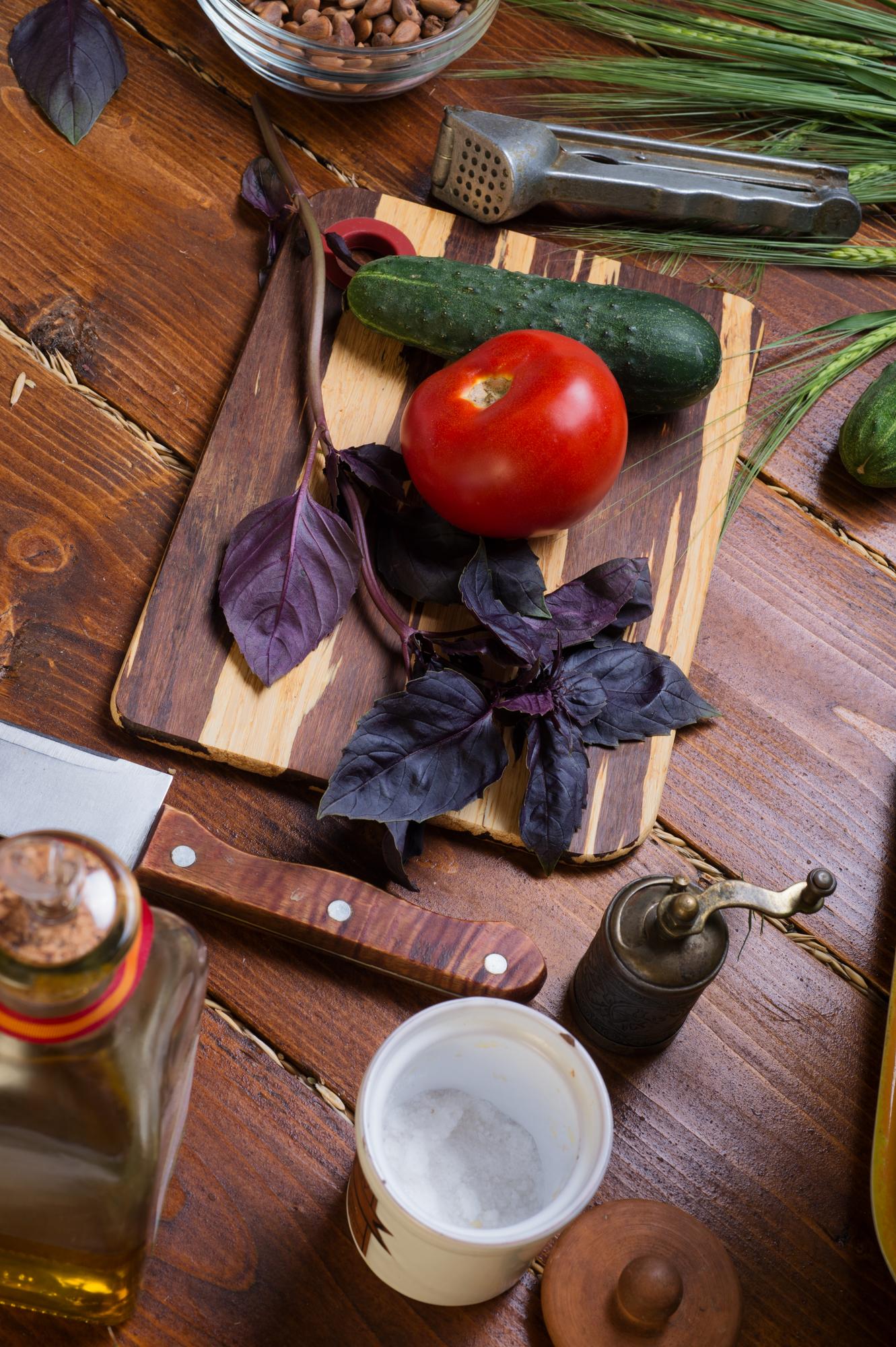 masa cu ingrediente proaspete și notițe de rețetă